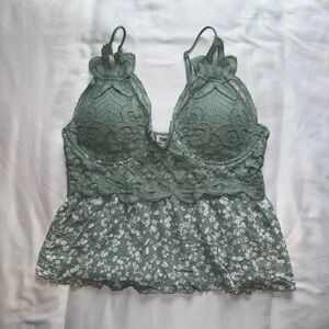 Rue21 Green and White Lace Floral Crop Top Size Large